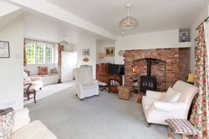 Sitting Room (1)- click for photo gallery